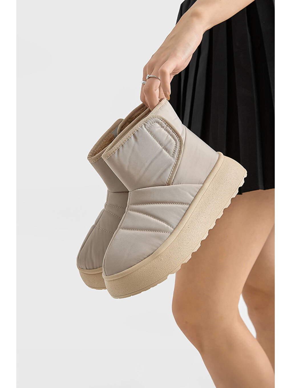 Kadın Bej Kalın Poli Taban İçi Kürklü Cırtlı Bot-2