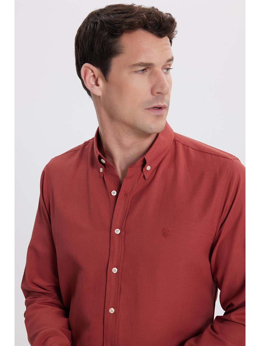 Kahverengi Erkek Slim Fit Dar Kesim Düz Oxford Armalı Düğmeli Yaka Kiremit Spor Gömlek-1