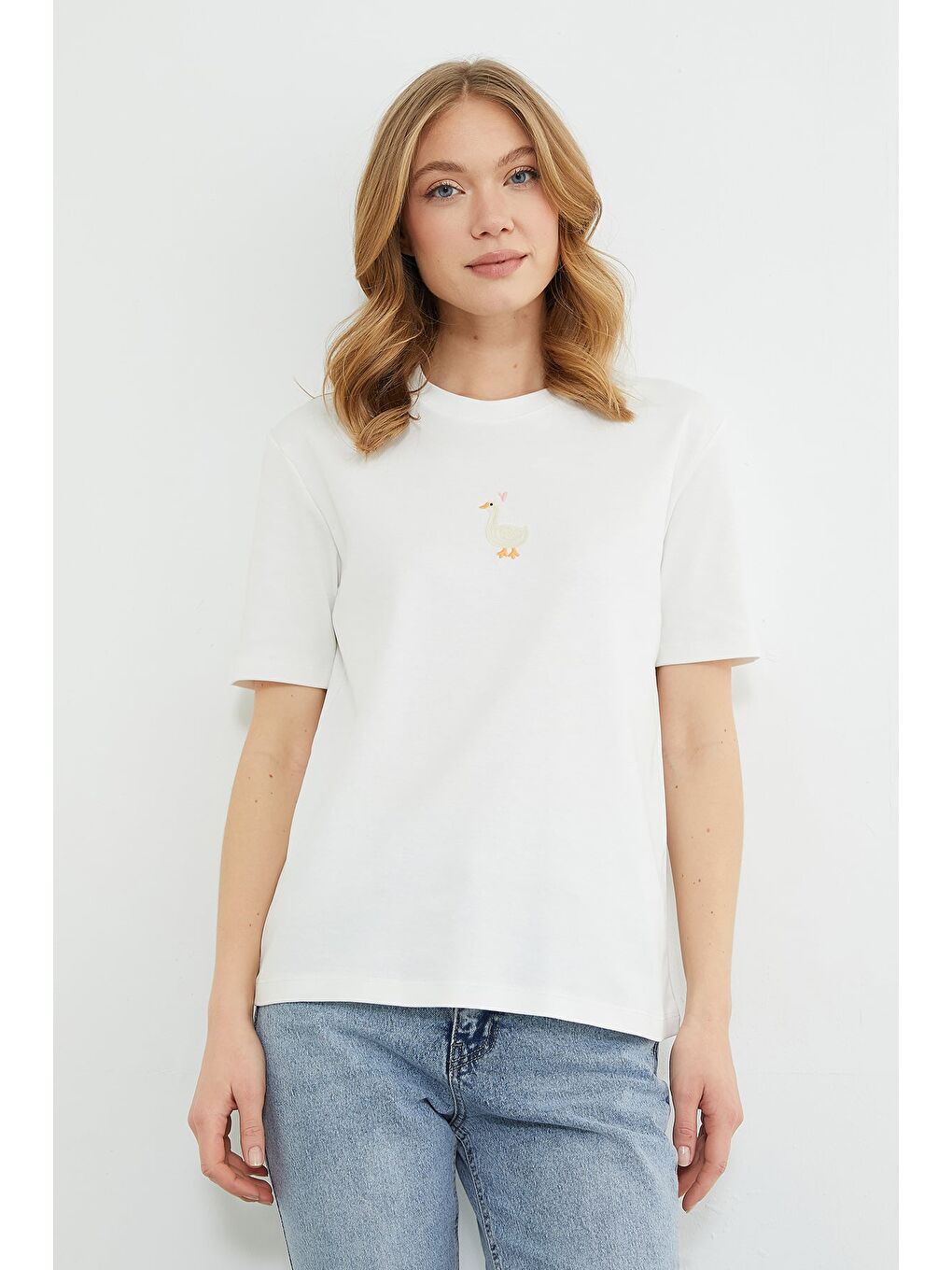 Beyaz Ördek Nakışlı Bisiklet Yaka Salaş Tişört