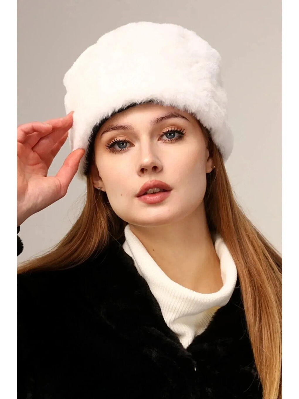 Beyaz Kürklü Pelüşlü Tüylü Kalpak Şapka SPK1146-1