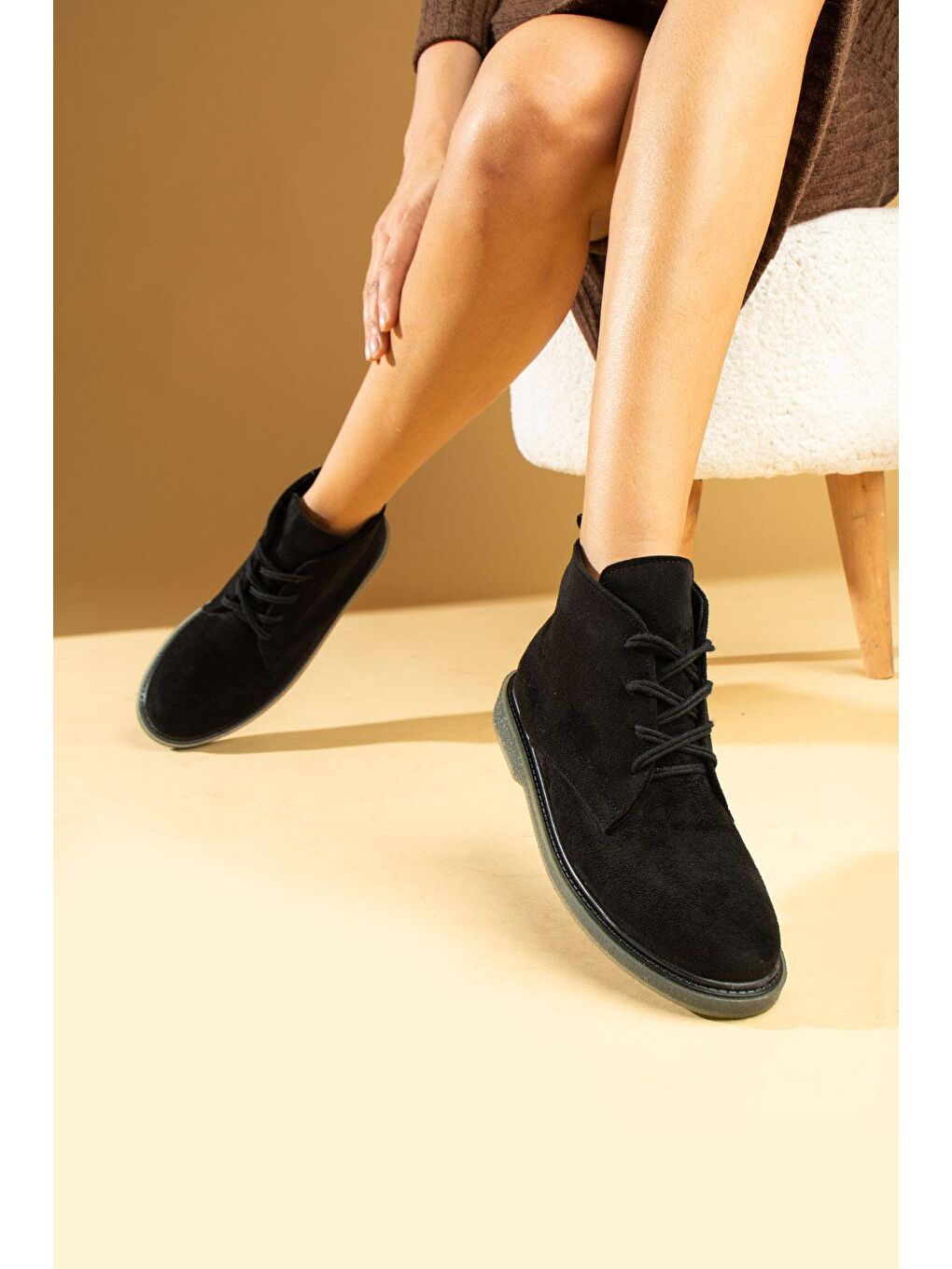 Siyah Kauçuk Taban Lastikli Sıcak Astar Haşpapi Kadın Bot 024-974-23Süet