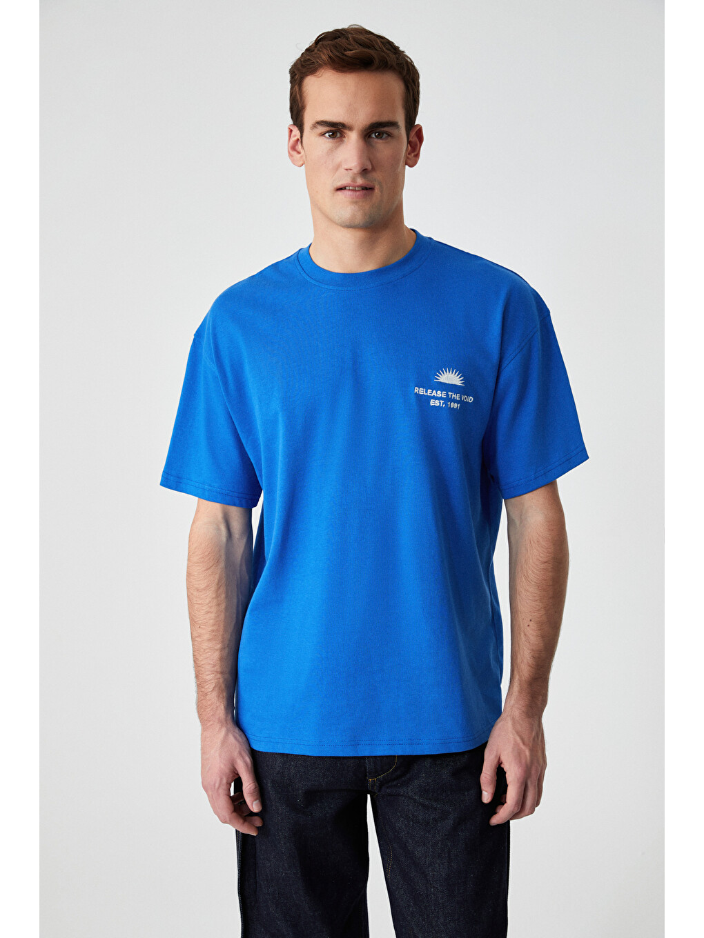 Mavi Khary Erkek Nakış Detaylı %100 Organik Pamuk Oversize Bisiklet Yaka Saks T-shirt