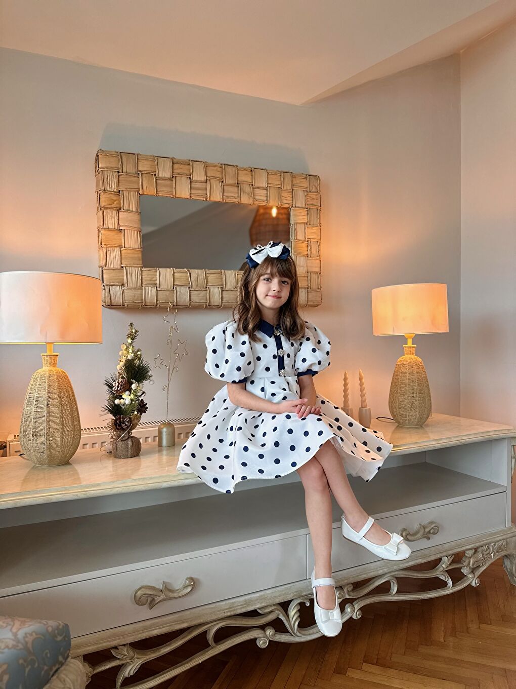 Ekru Özel Tasarım, Puantiyeli, Balon Kollu, Düğme Detaylı, Saç Aksesuarlı Kız Çocuk Elbise_M2451