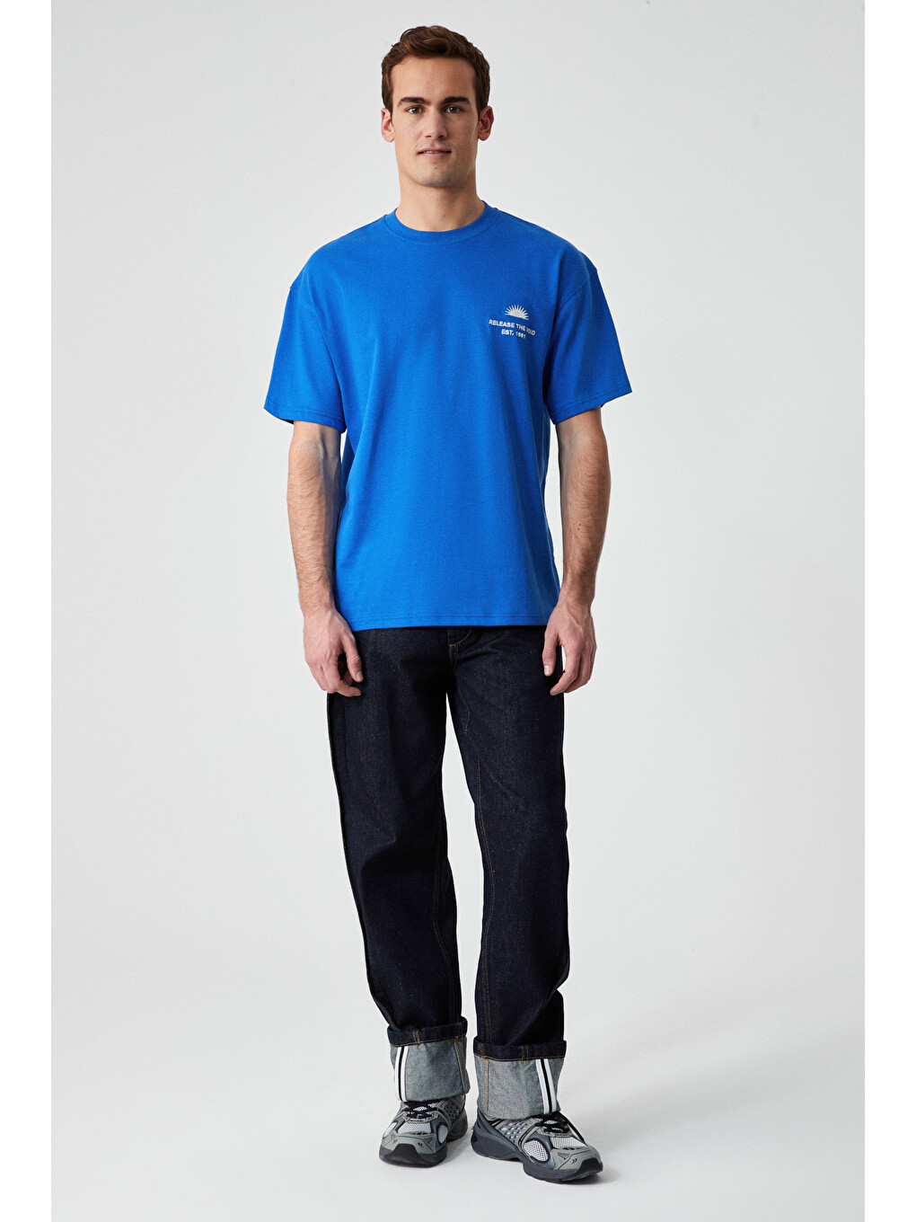 Mavi Khary Erkek Nakış Detaylı %100 Organik Pamuk Oversize Bisiklet Yaka Saks T-shirt-1