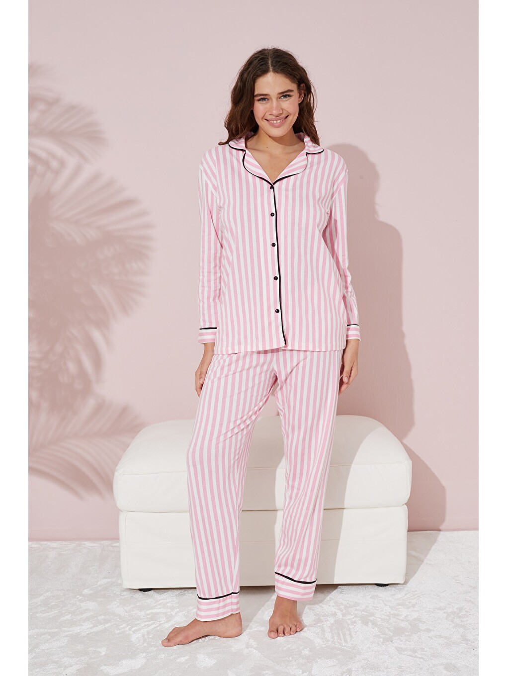 Karışık Pembe Beyaz Çizgili Düğmeli Biyeli Örme Pijama Takım-1