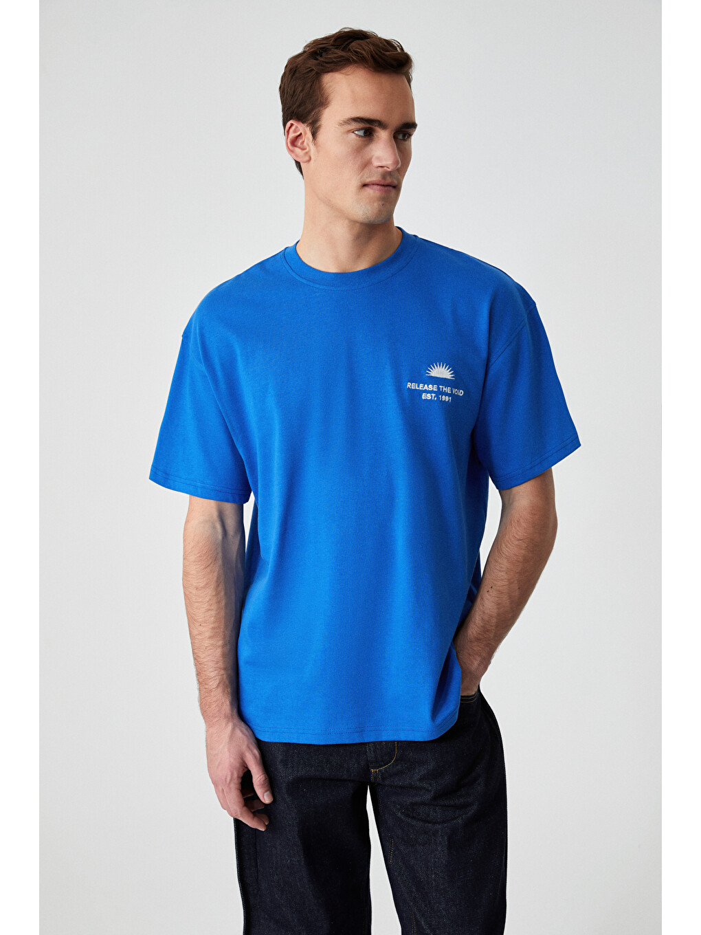 Mavi Khary Erkek Nakış Detaylı %100 Organik Pamuk Oversize Bisiklet Yaka Saks T-shirt-2