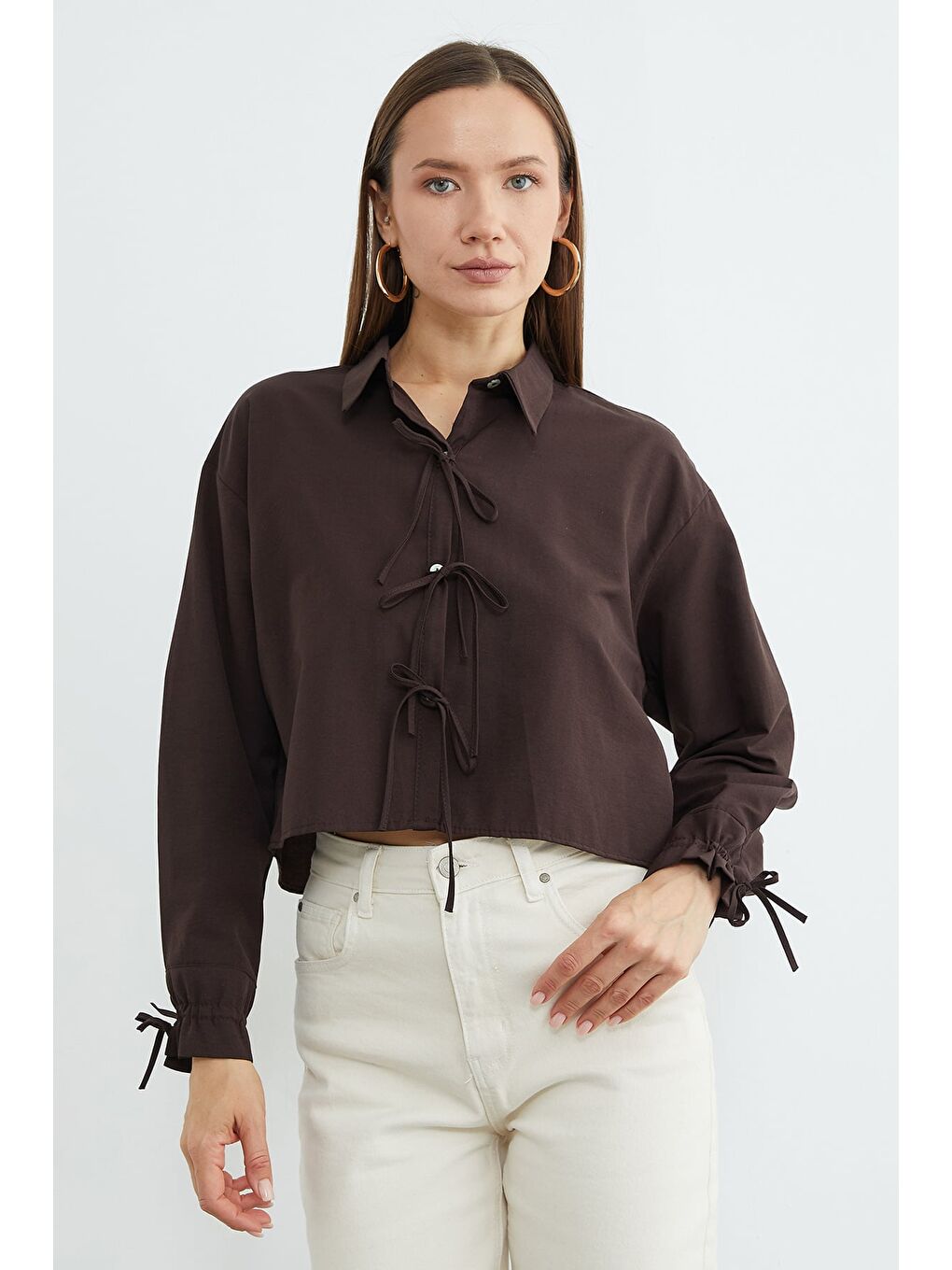 Kahverengi Önü Bağlamalı Düğmeli Crop Gömlek-1