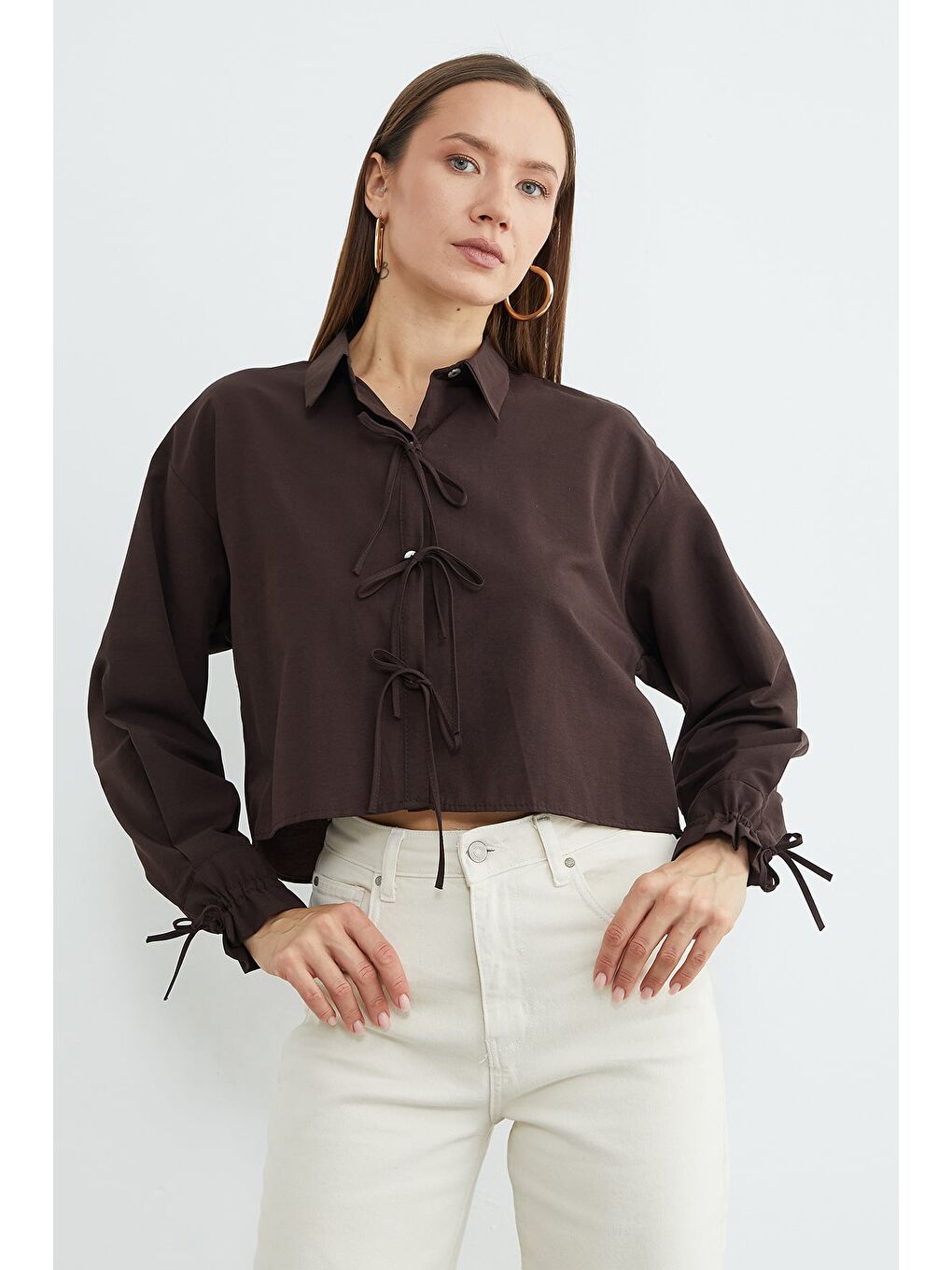 Kahverengi Önü Bağlamalı Düğmeli Crop Gömlek-2