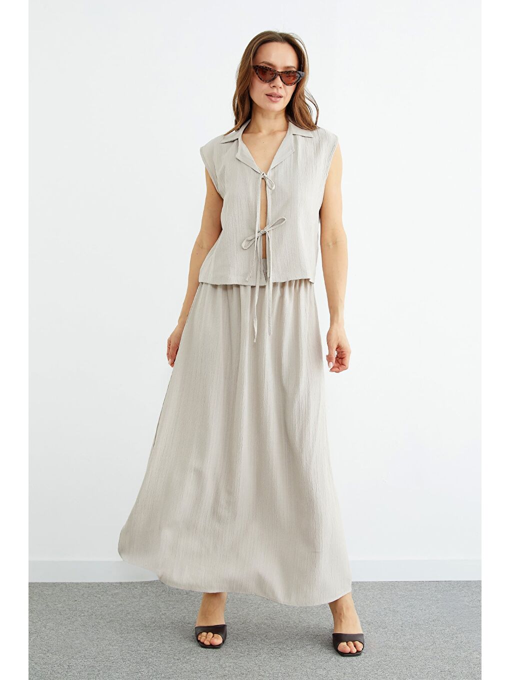 Bej Önü Bağlamalı Jakarlı Etekli 2 Li Takım