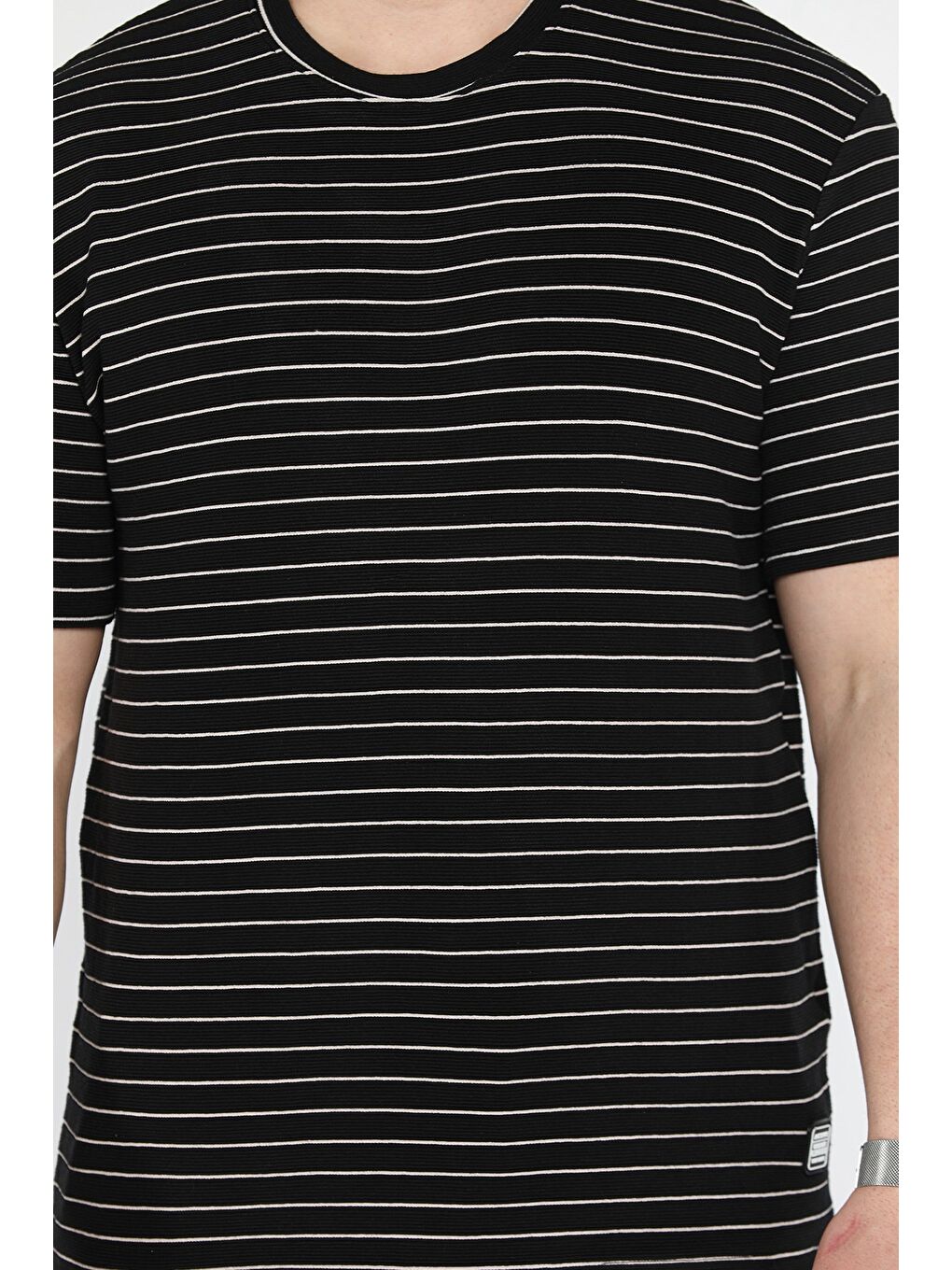 Siyah Erkek Çizgi Desenli Bisiklet Yaka Elastanlı Tişört-3