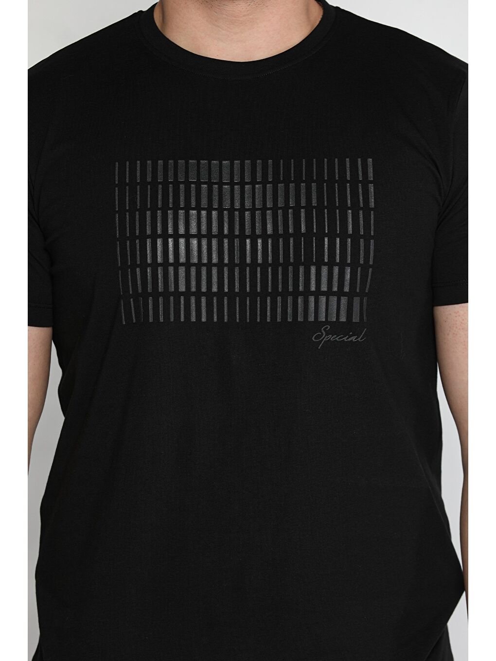 Siyah Erkek Bisiklet Yaka Baskılı Tişört-3