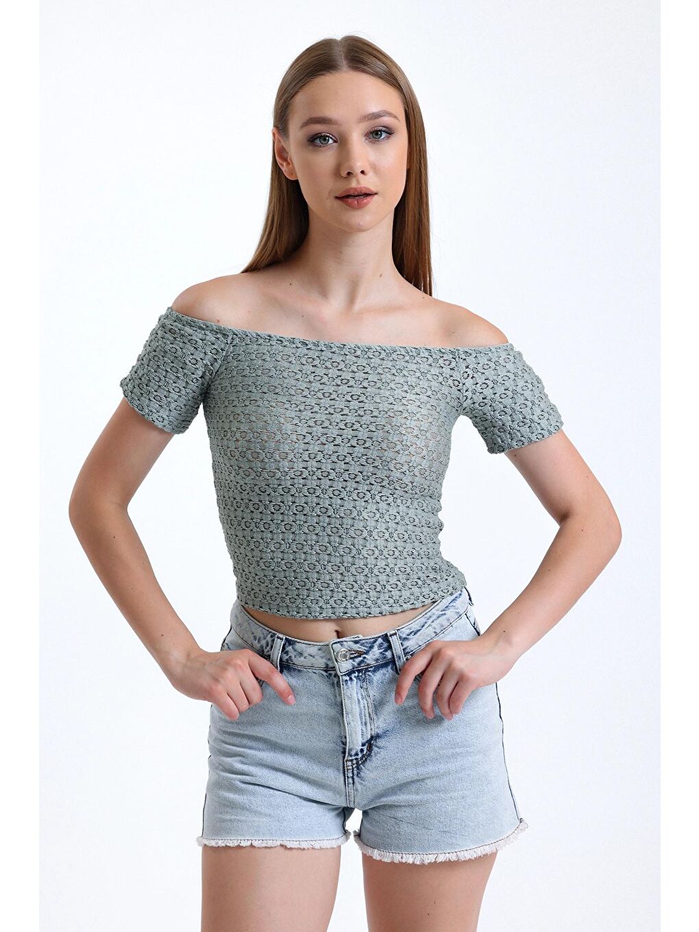 Haki Carmen Yaka Desenli Yarım Kollu Esnek Kumaş Crop Bluz IHR-23Y-IZ11U-1