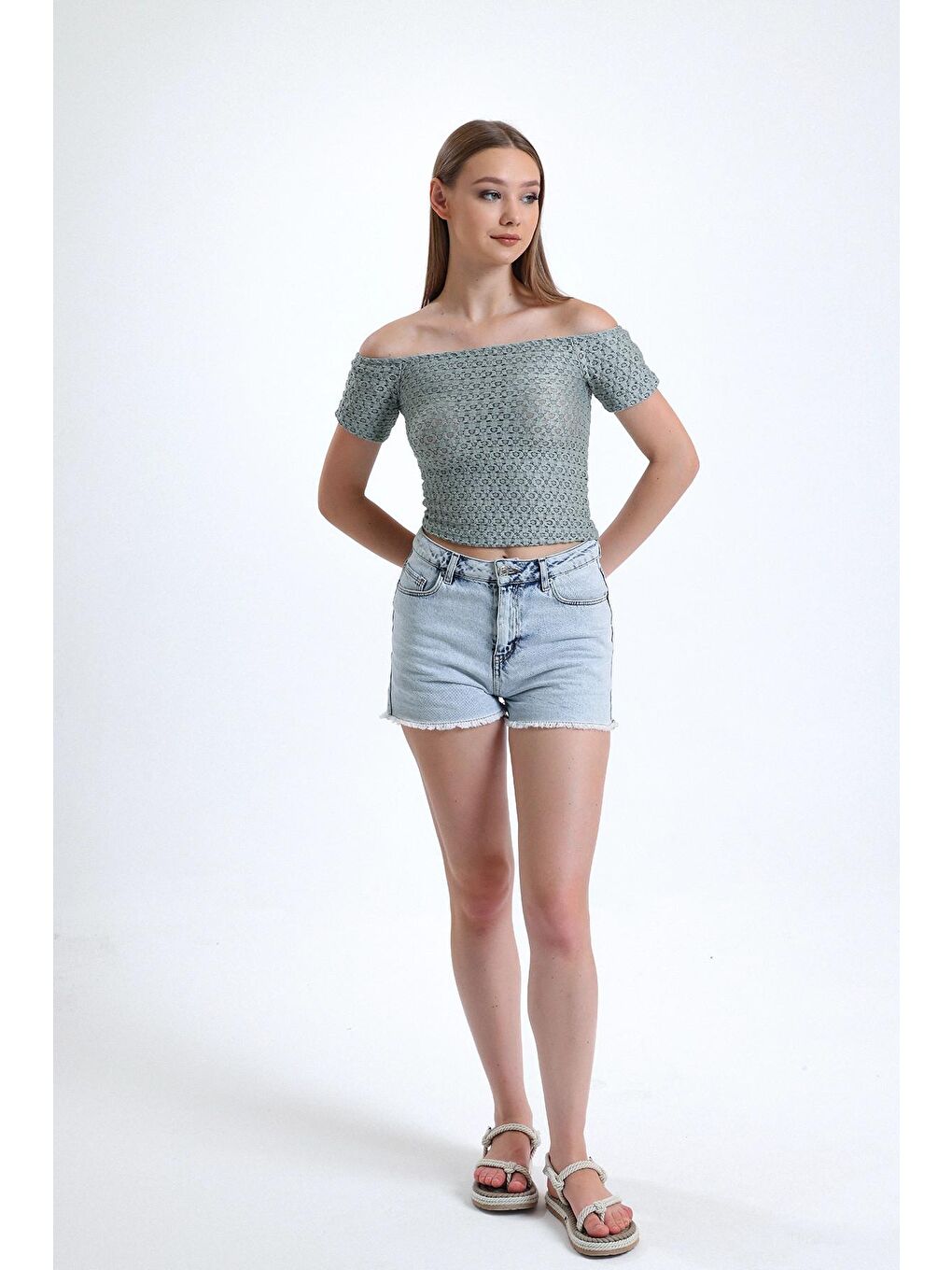 Haki Carmen Yaka Desenli Yarım Kollu Esnek Kumaş Crop Bluz IHR-23Y-IZ11U-2