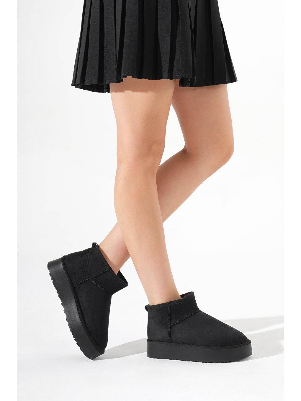 Kadın Siyah Kalın Poli Taban İçi Kürklü Süet Görünümlü Bot-2