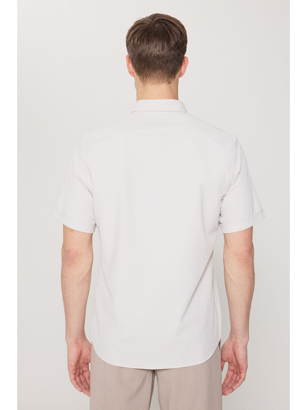 Erkek Bej Slim Fit Dar Kesim Düğmeli Yaka Gofre Desenli Gömlek-5