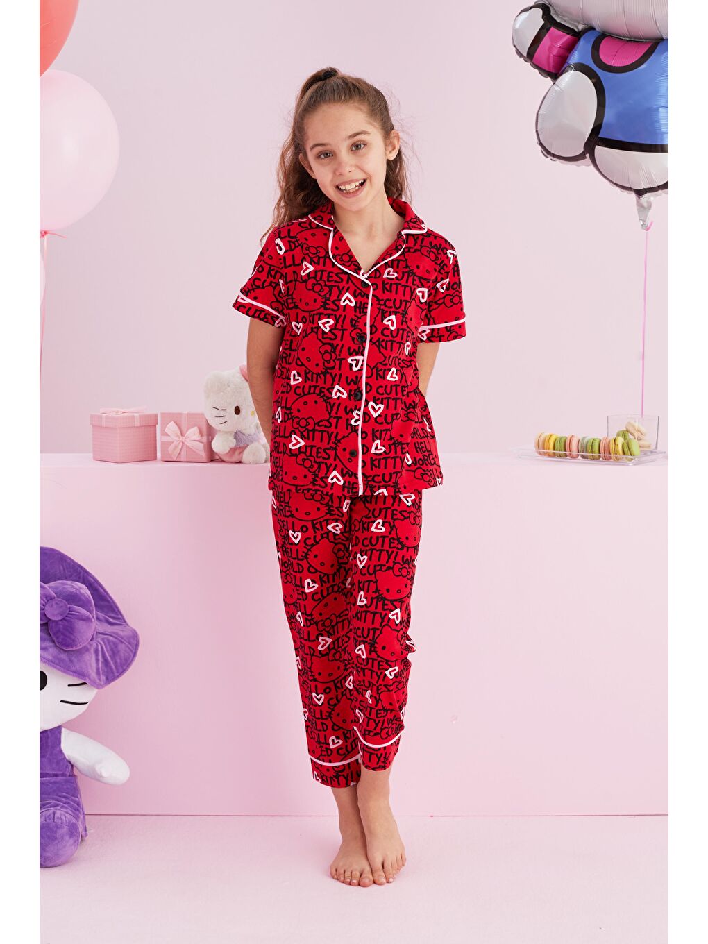 SİYAH İNCİ Kırmızı Hello Kitty Lisanslı %100 Pamuk Kırmızı Çok Renkli Düğmeli Biyeli Pijama Takım - 1