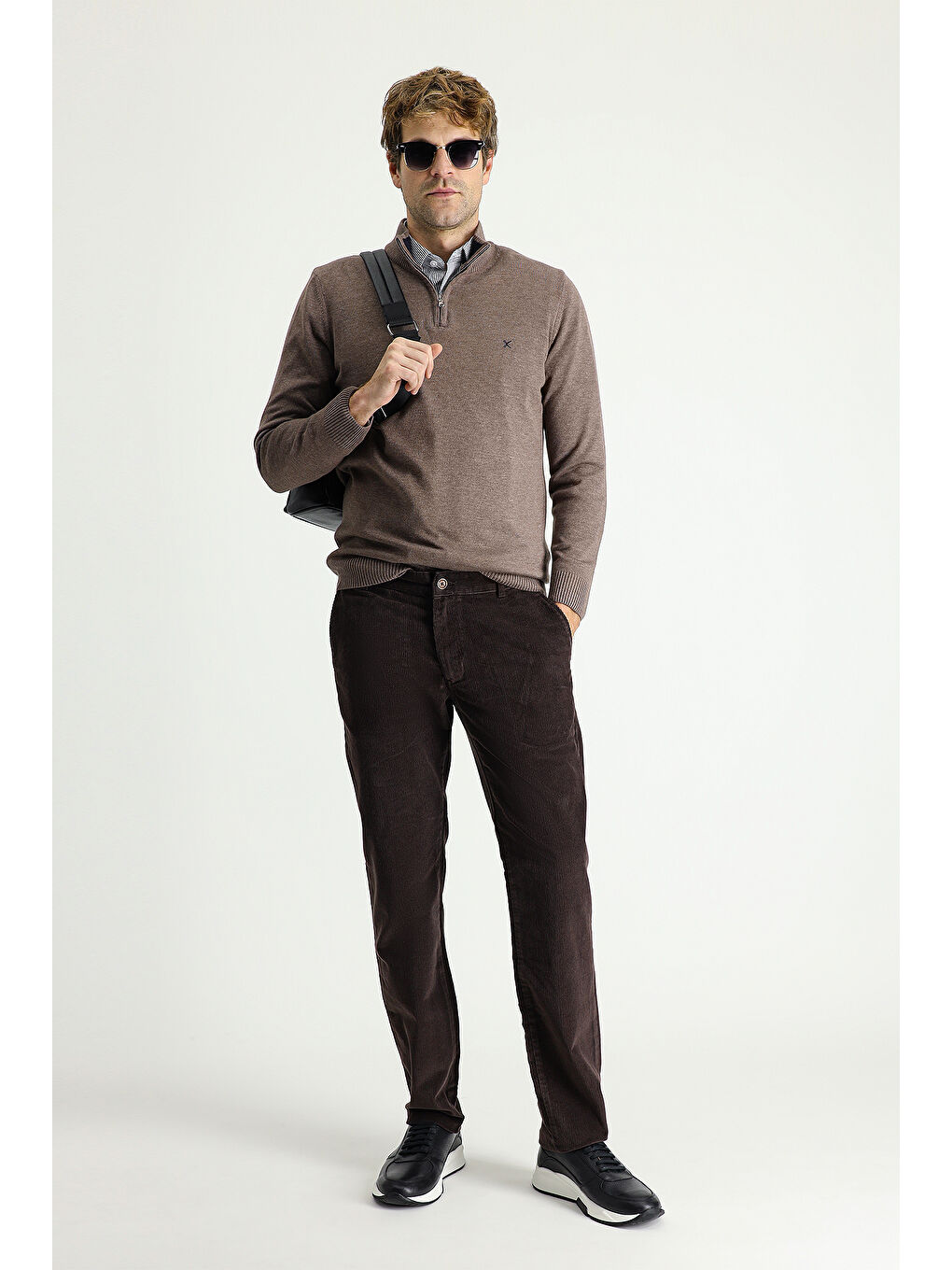 Kahverengi Slim Fit Dar Kesim Elastanlı Kadife Pantolon