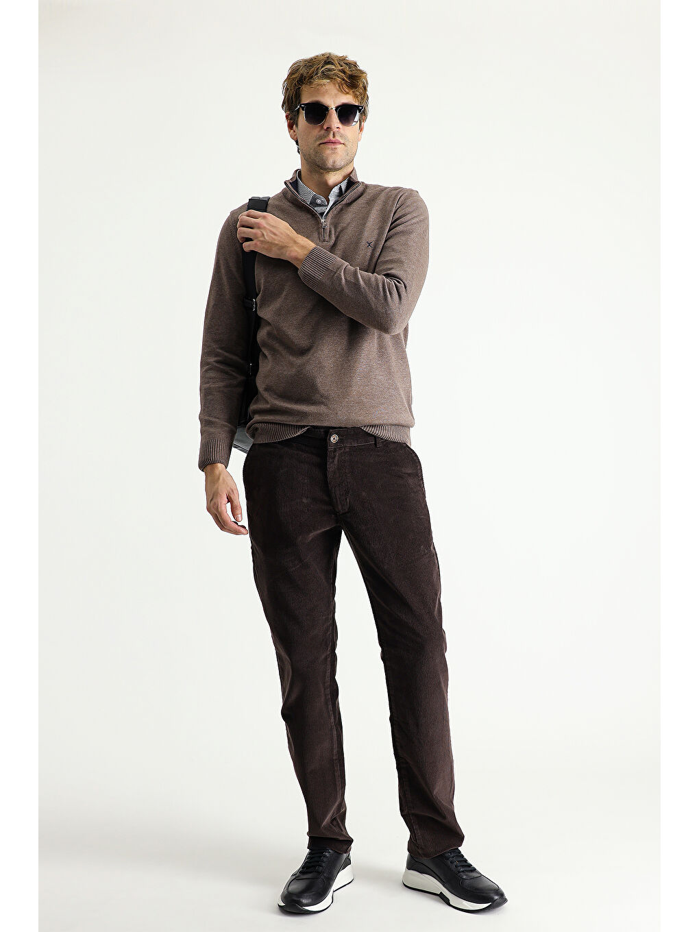 Kahverengi Slim Fit Dar Kesim Elastanlı Kadife Pantolon-1