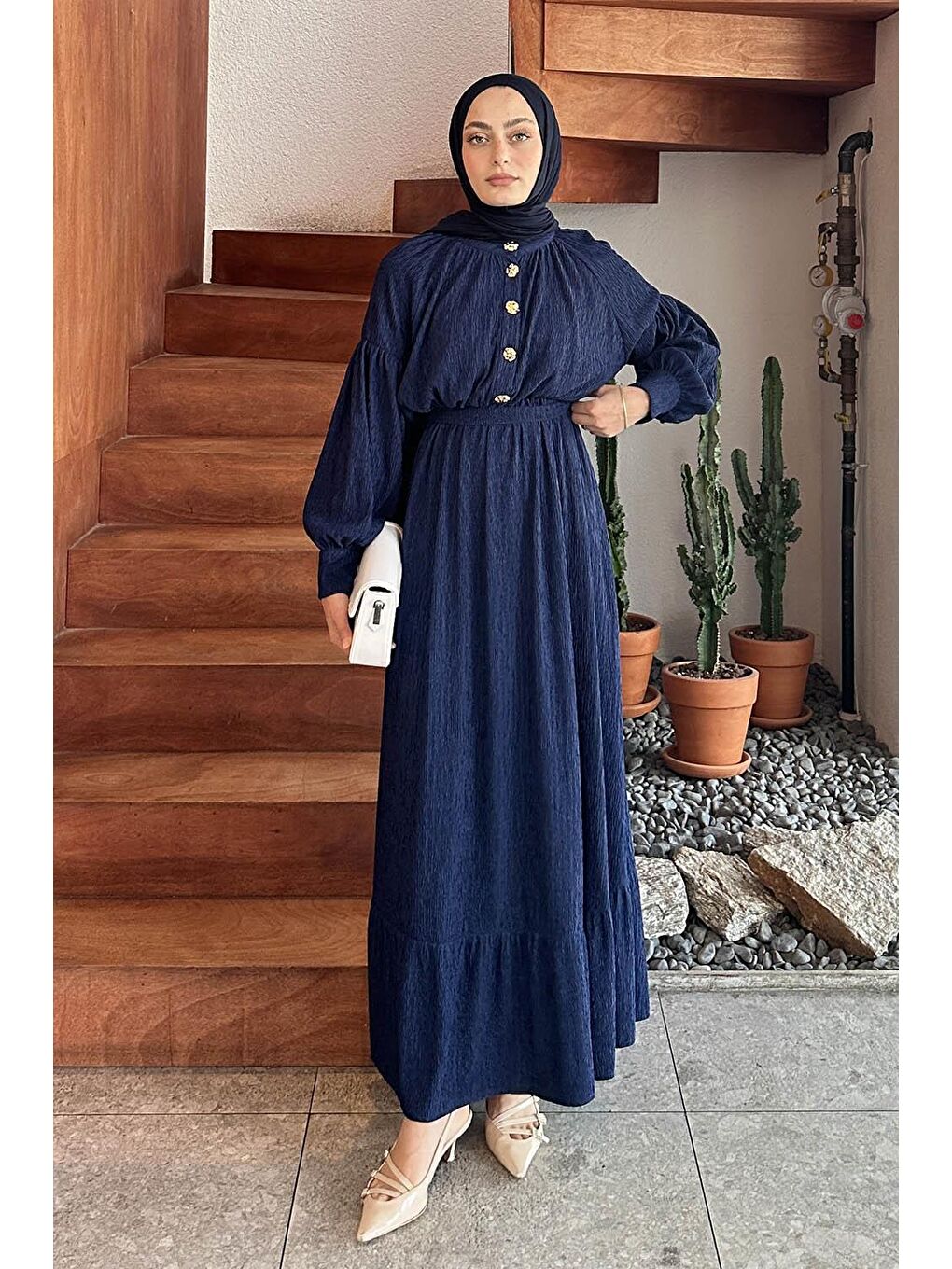 Gold Düğme Detaylı Krinkıl Elbise Lacivert