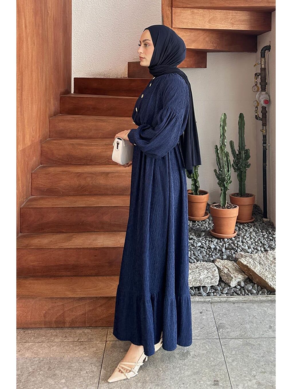 Gold Düğme Detaylı Krinkıl Elbise Lacivert-1