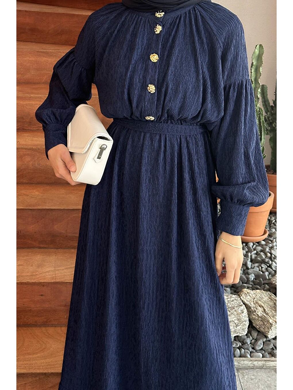 Gold Düğme Detaylı Krinkıl Elbise Lacivert-2
