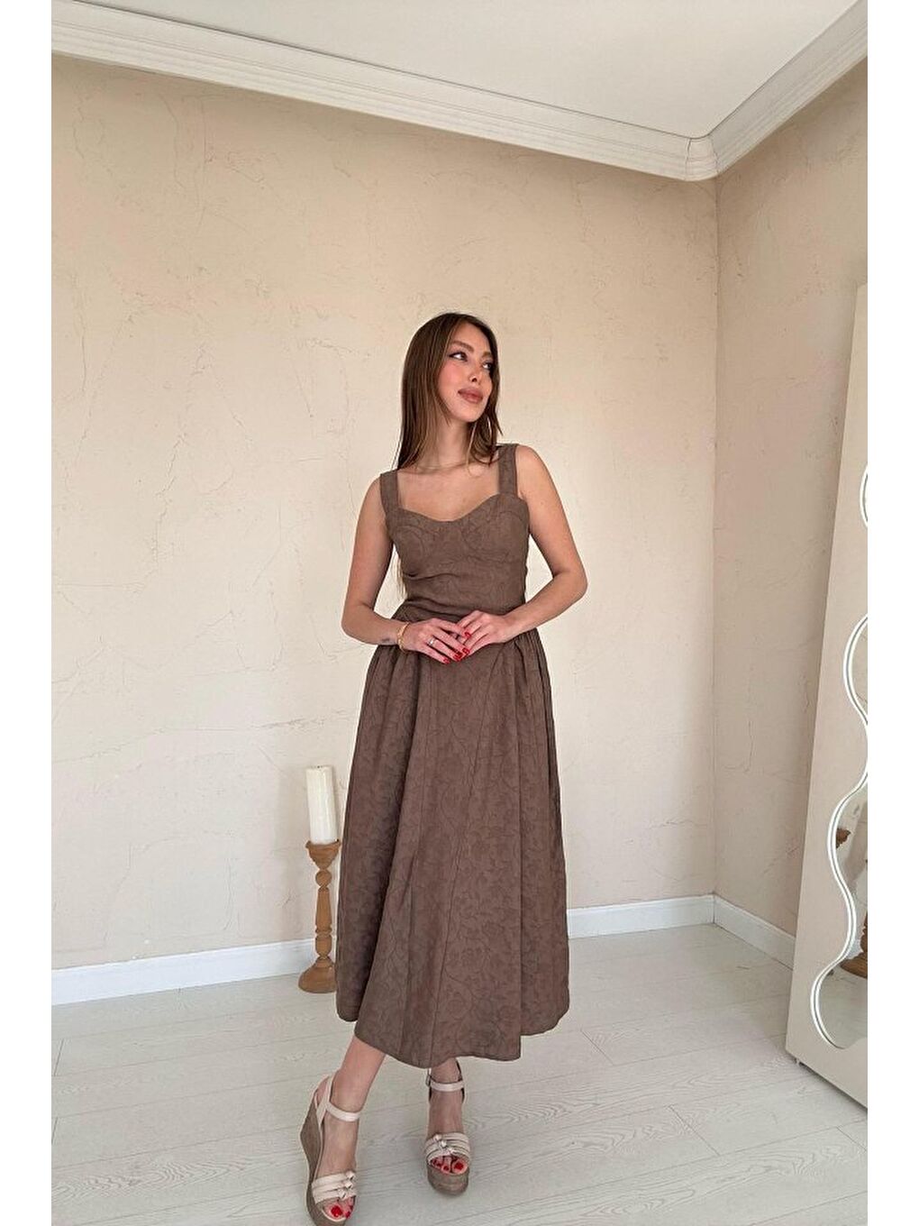 Bej Vizon Yanları Büzgülü Göğüs Kuplu Elbise-1