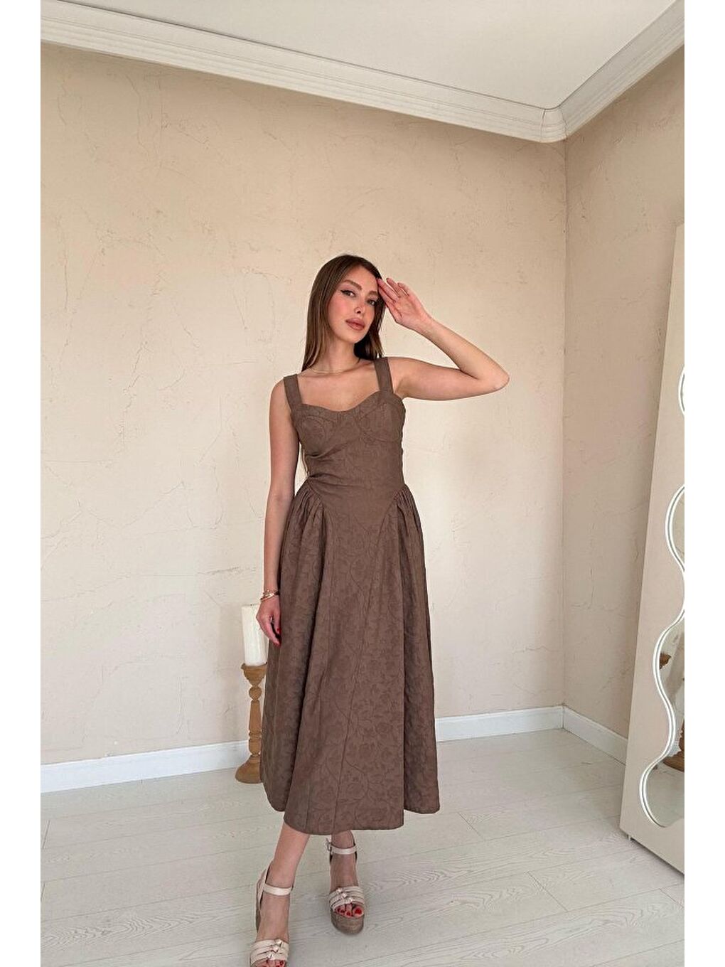 Bej Vizon Yanları Büzgülü Göğüs Kuplu Elbise-2