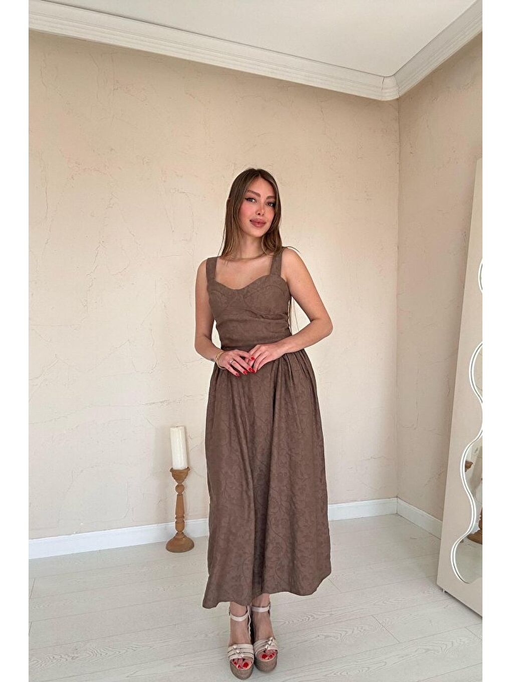 Bej Vizon Yanları Büzgülü Göğüs Kuplu Elbise-3