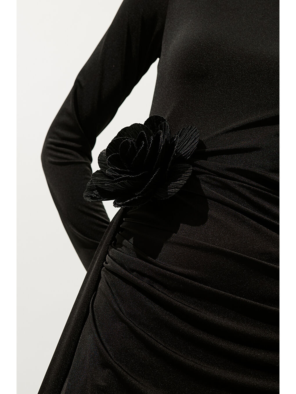 Lora Çiçek Broş Siyah