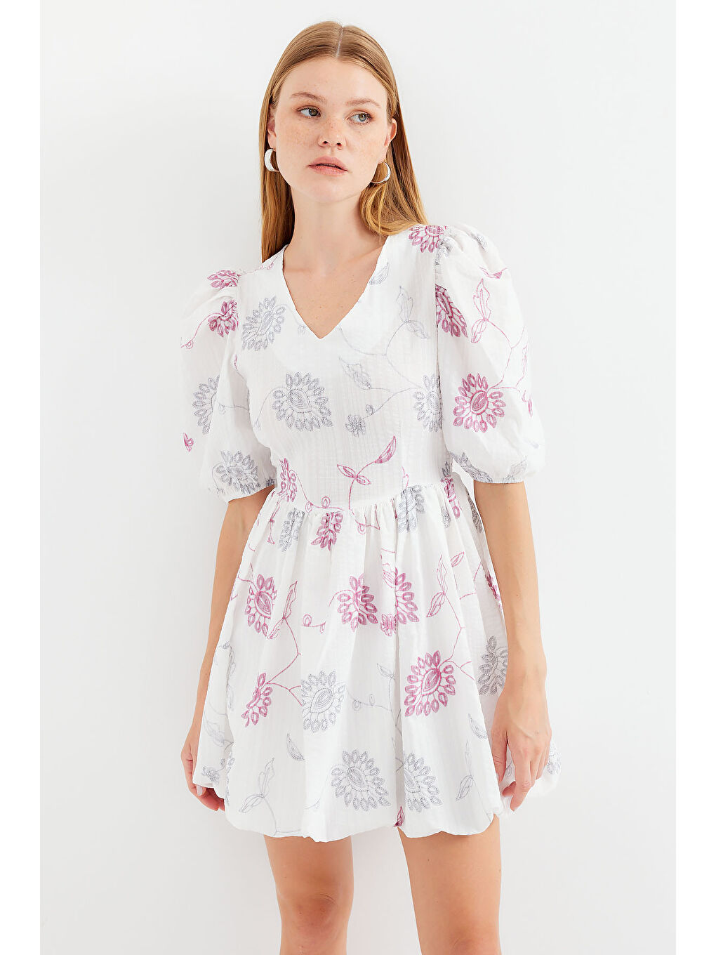 2506 Desenli V Yaka Mini Kloş Elbise - Ekru-2