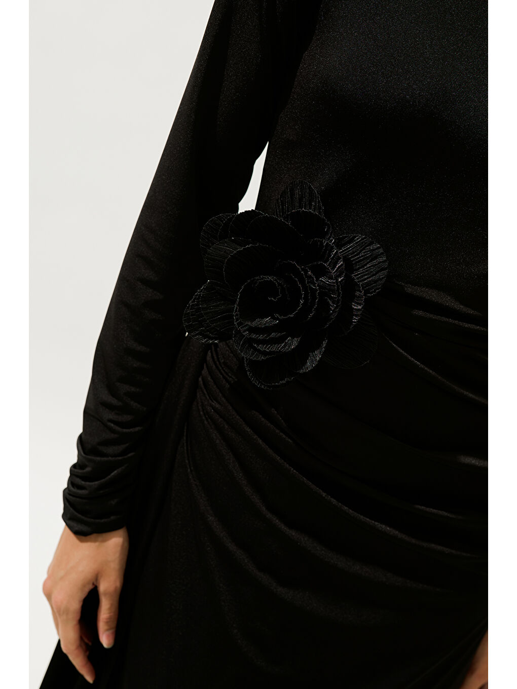 Lora Çiçek Broş Siyah-1