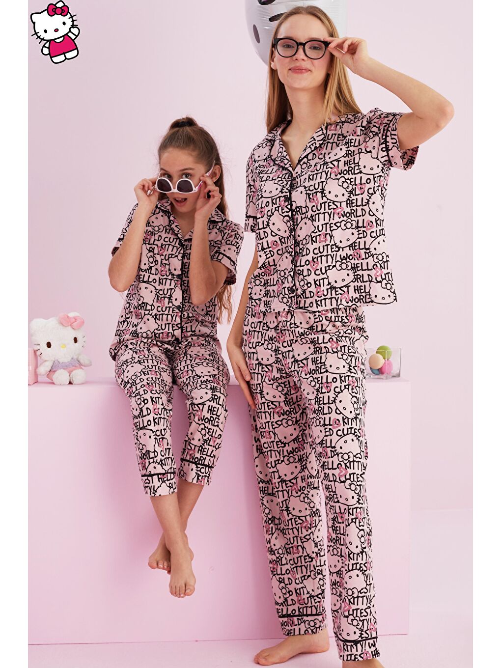 SİYAH İNCİ Pembe Hello Kitty Lisanslı %100 Pamuk Pembe Çok Renkli Düğmeli Biyeli Pijama Takım