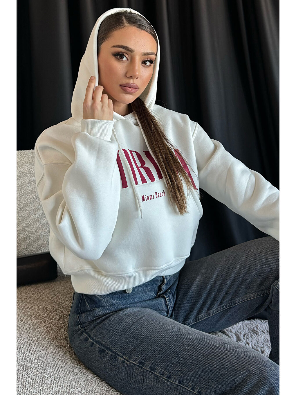 GÜLSELİ Beyaz Kapüşonlu Üç İplik Şardonlu Kadın Sweatshirt