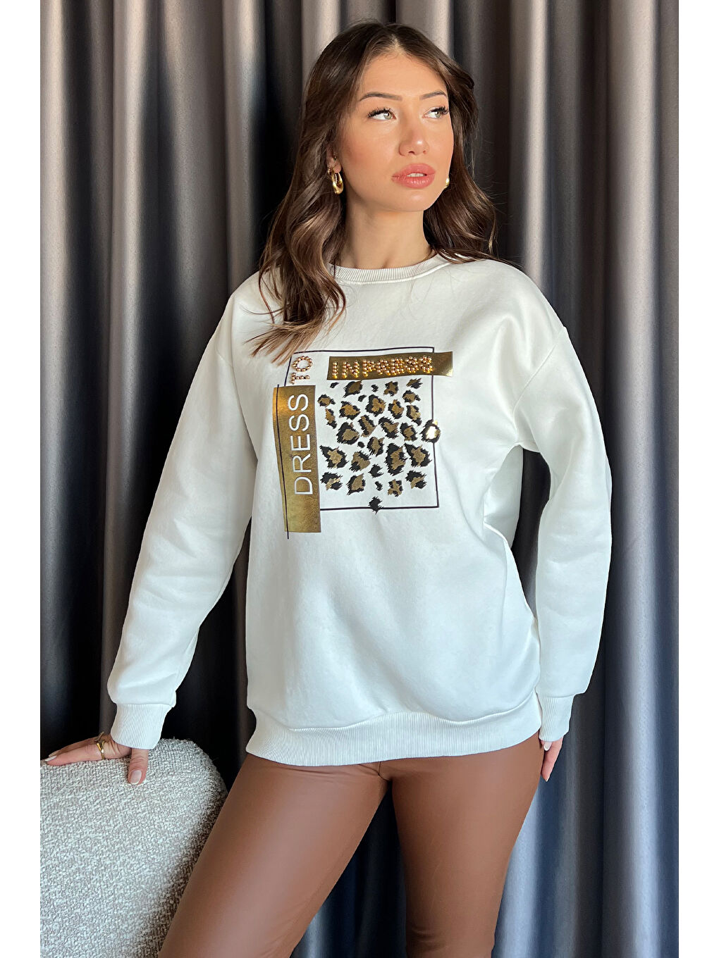 Ekru Kadın Bisiklet Yaka Taşlı Üç İplik Şardonlu Sweatshirt