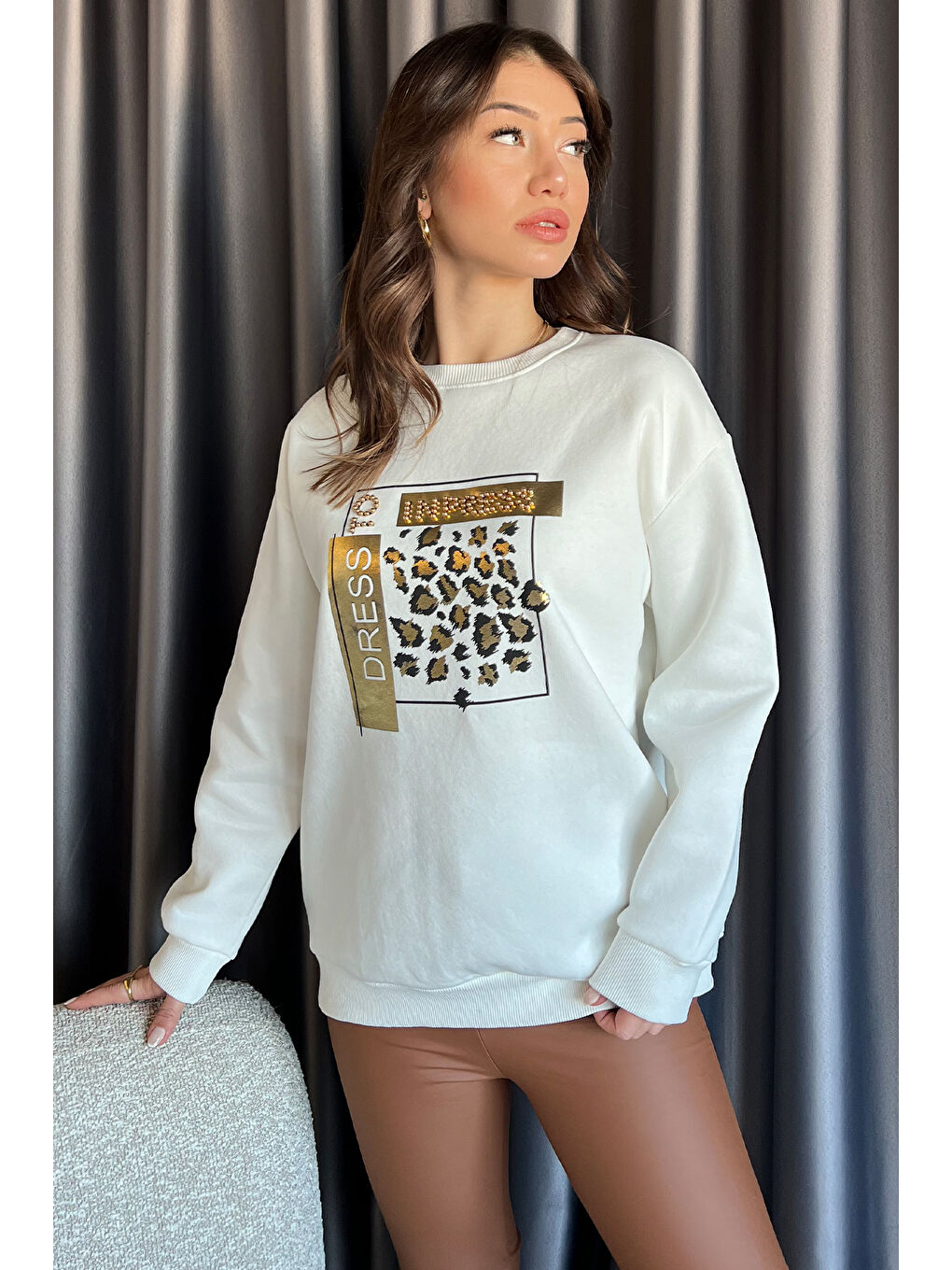 Ekru Kadın Bisiklet Yaka Taşlı Üç İplik Şardonlu Sweatshirt-1