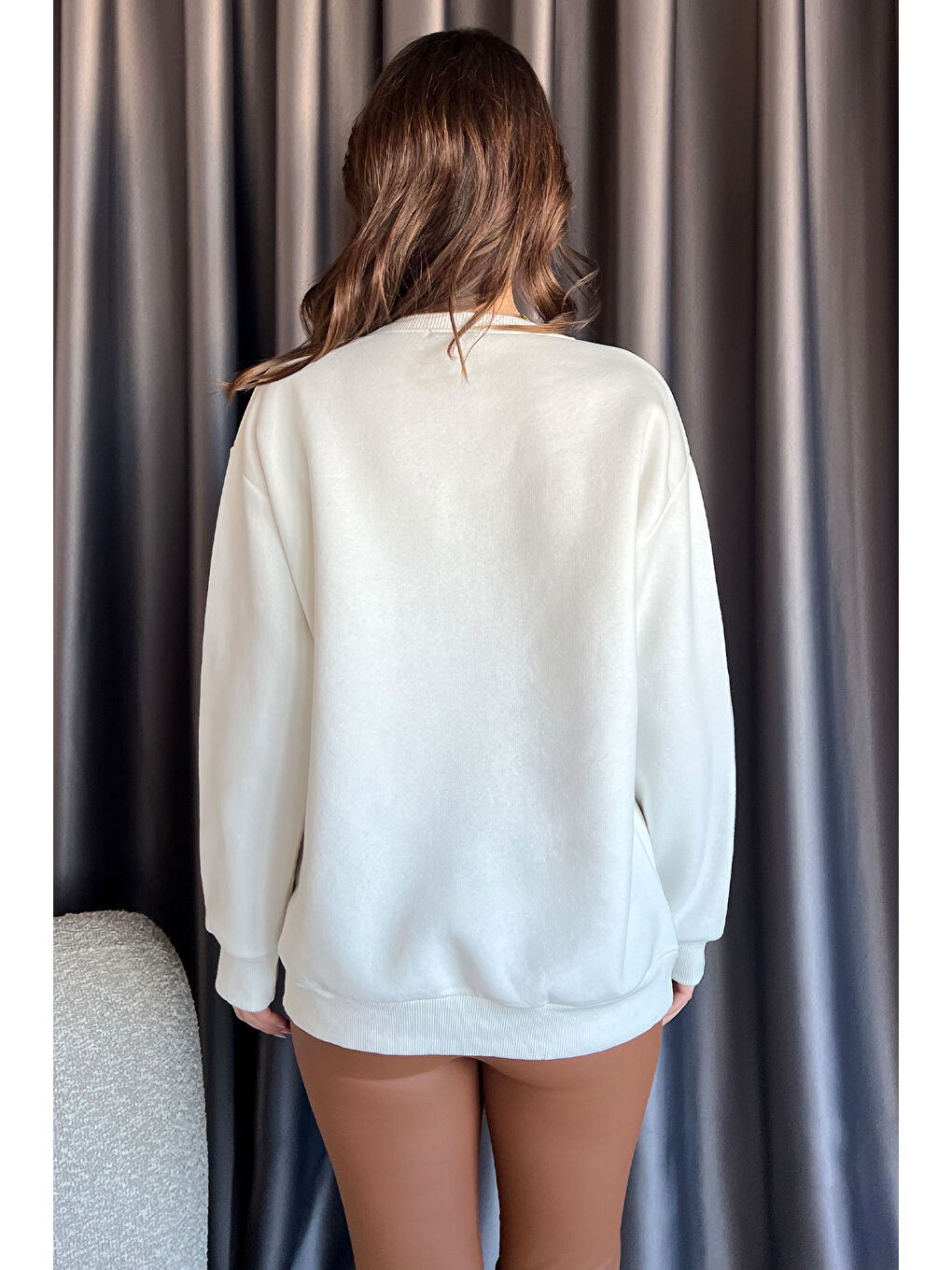 Ekru Kadın Bisiklet Yaka Taşlı Üç İplik Şardonlu Sweatshirt-3