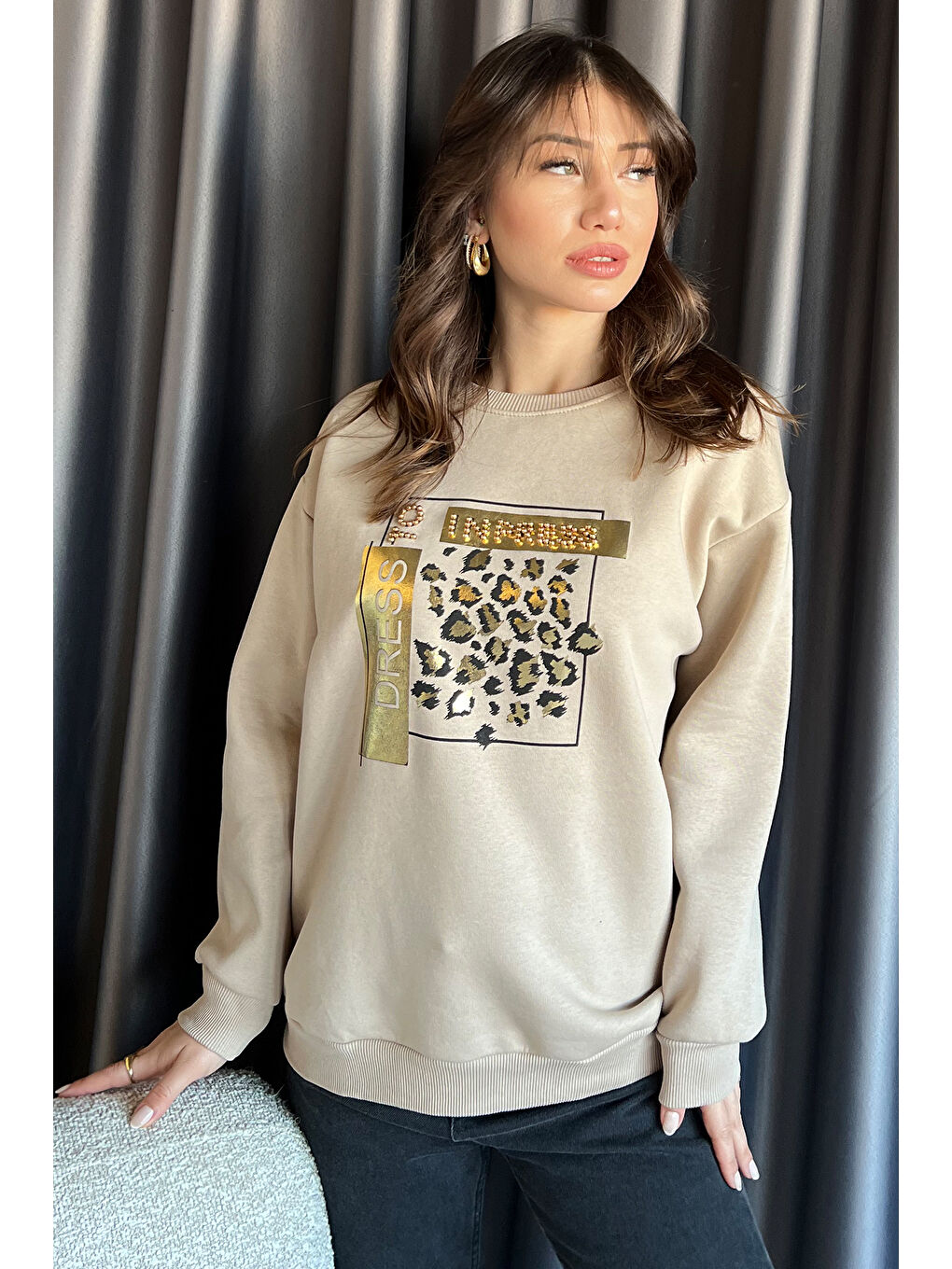 Bej Kadın Bisiklet Yaka Taşlı Üç İplik Şardonlu Sweatshirt-1