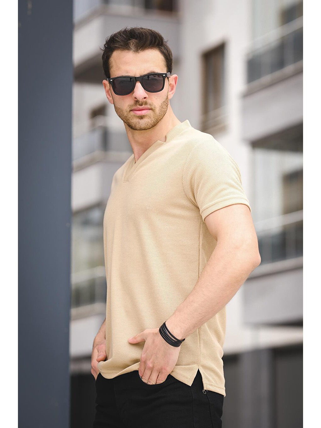 Kahverengi Üçgen Biyeli Waffle Slim Fit V Yaka Erkek Tişört-1