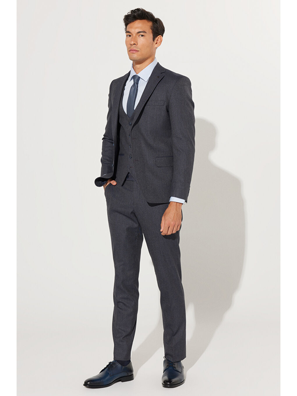 Erkek Lacivert-Gri Slim Fit Dar Kesim Mono Yaka Desenli Yünlü Yelekli Takım Elbise-4