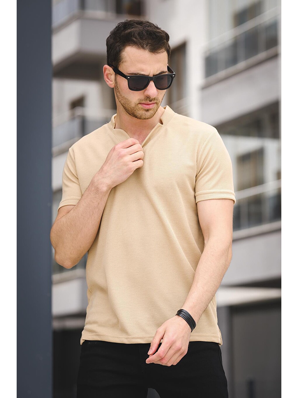 Kahverengi Üçgen Biyeli Waffle Slim Fit V Yaka Erkek Tişört-2