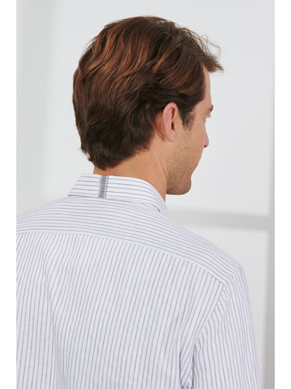 Erkek Beyaz-Kahve Slim Fit Dar Kesim Gizli Düğmeli Yaka %100 Pamuk Çizgili Gömlek-5