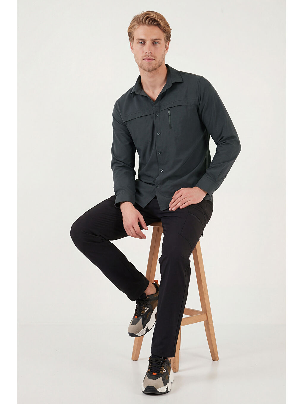 Gri Trekking ve Su İtici  Klasik Yaka Uzun Kollu Cepli Gömlek 693820-2