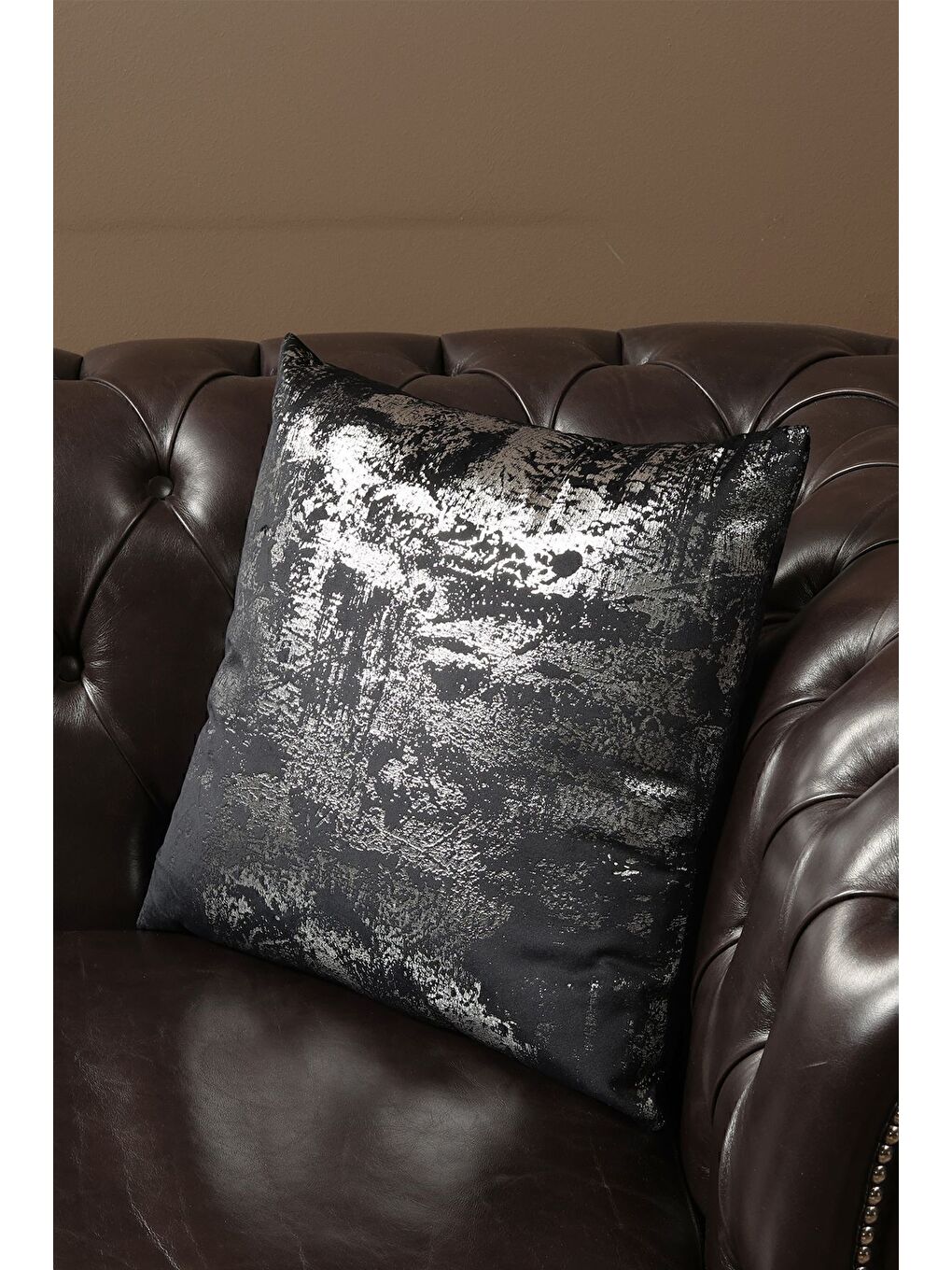 Siyah Gümüş Kırlent Kılıfı Dekoratif Desenli Kadife