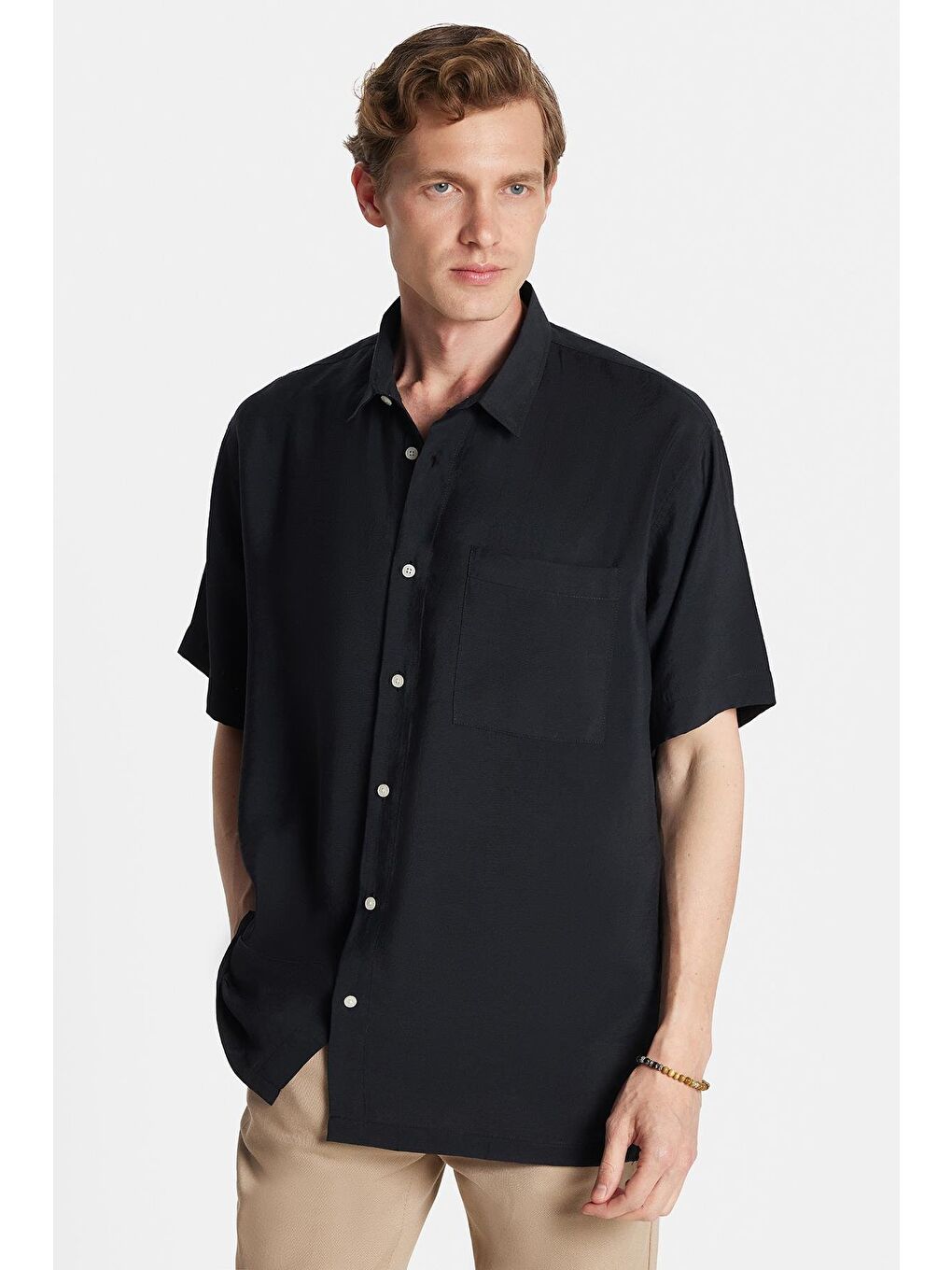 Erkek Relax Fit Rahat Kullanım Modal Kumaş Tek Cepli Kısa Kollu Siyah Gömlek
