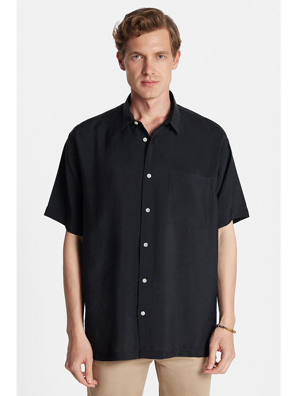 Erkek Relax Fit Rahat Kullanım Modal Kumaş Tek Cepli Kısa Kollu Siyah Gömlek-3