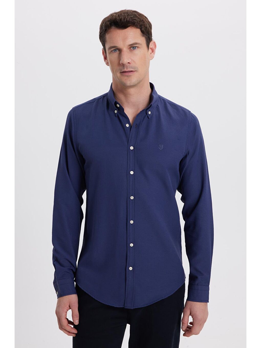Erkek Slim Fit Dar Kesim Düz Oxford Armalı Düğmeli Yaka Lacivert Spor Gömlek
