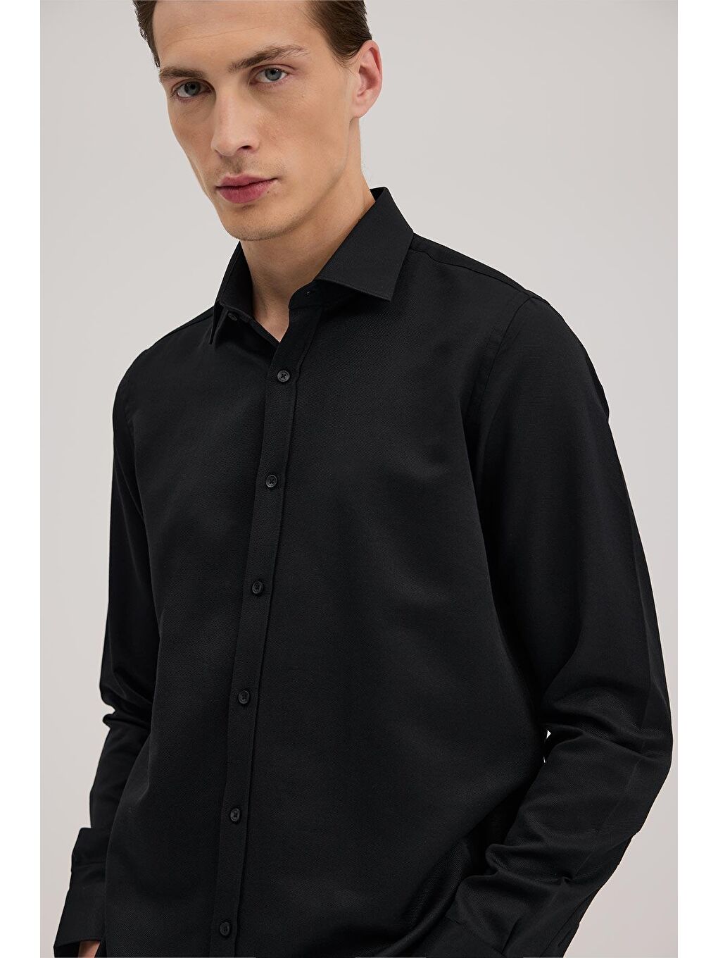 Siyah Comfort Fit İtalyan Yaka Pamuk Karışımlı Gömlek-1