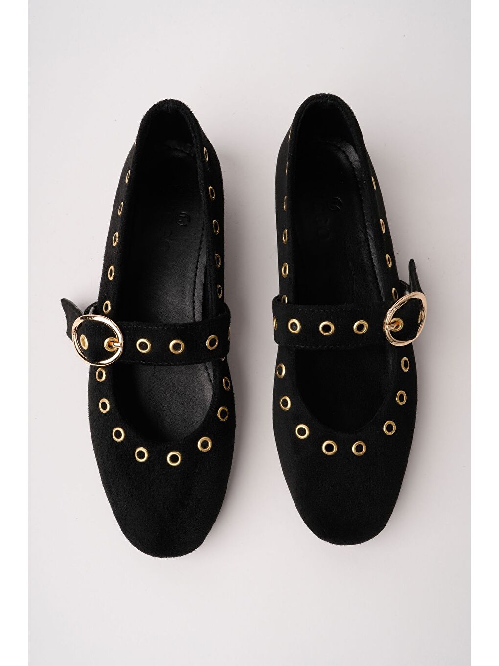 Siyah ZENA Gold Tokalı Zımbalı Deri Kadın Babet Ayakkabı