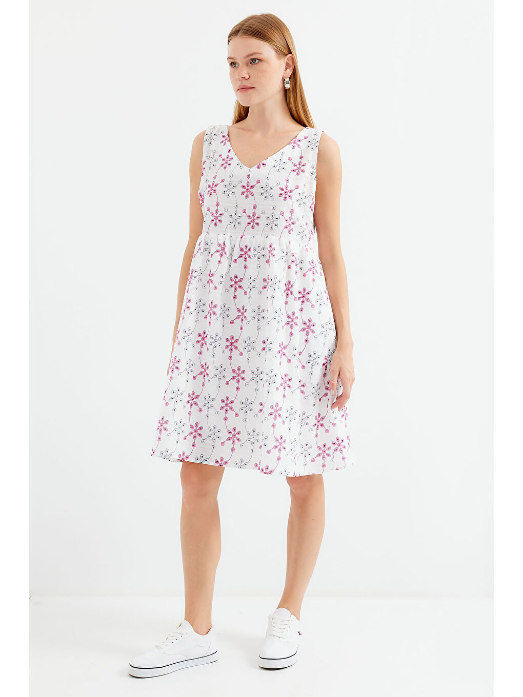 2507 V Yaka Desenli Mini Elbise - Beyaz-2