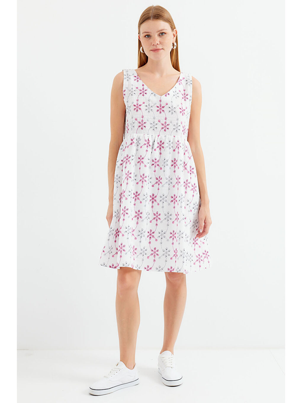 2507 V Yaka Desenli Mini Elbise - Beyaz-4